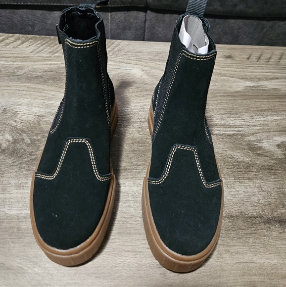 PUMA WOMANS PULLON BOOTIES 6 - Picture 2 of 5